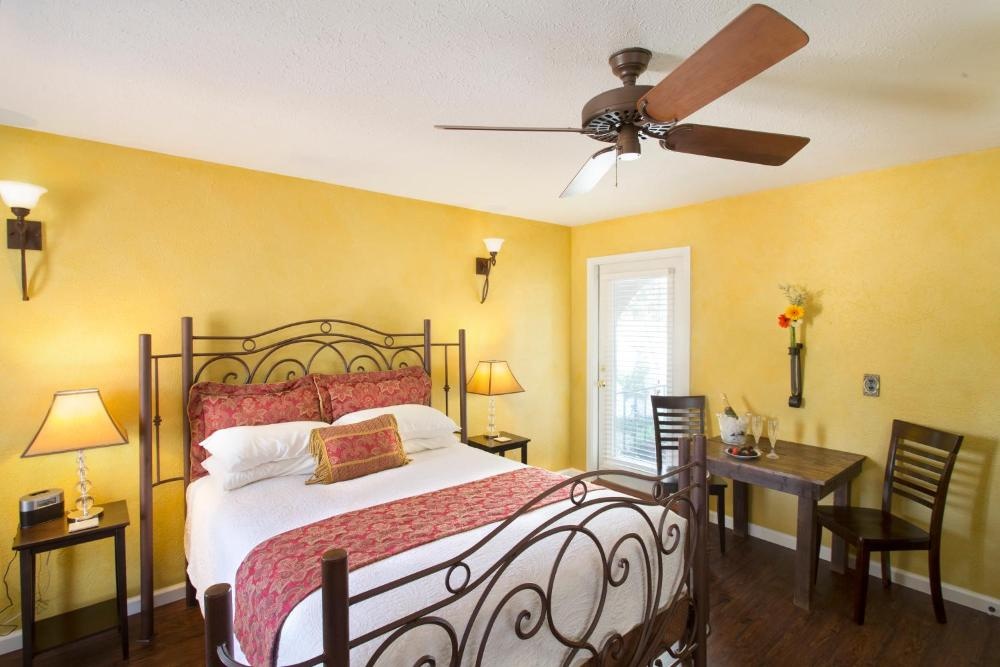 Lakehouse Bed and Breakfast Image 11