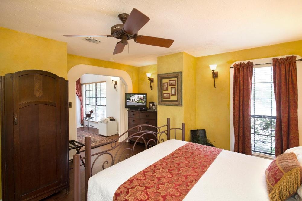 Lakehouse Bed and Breakfast Image 12