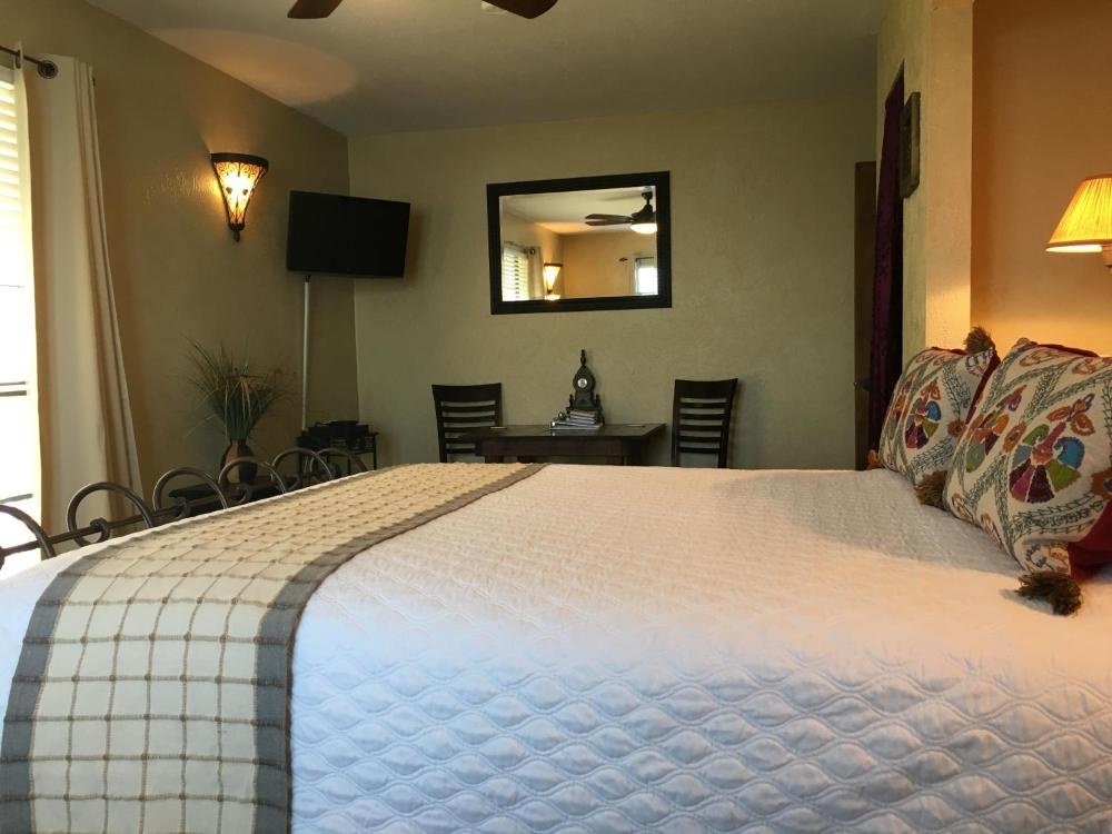 Lakehouse Bed and Breakfast Image 17