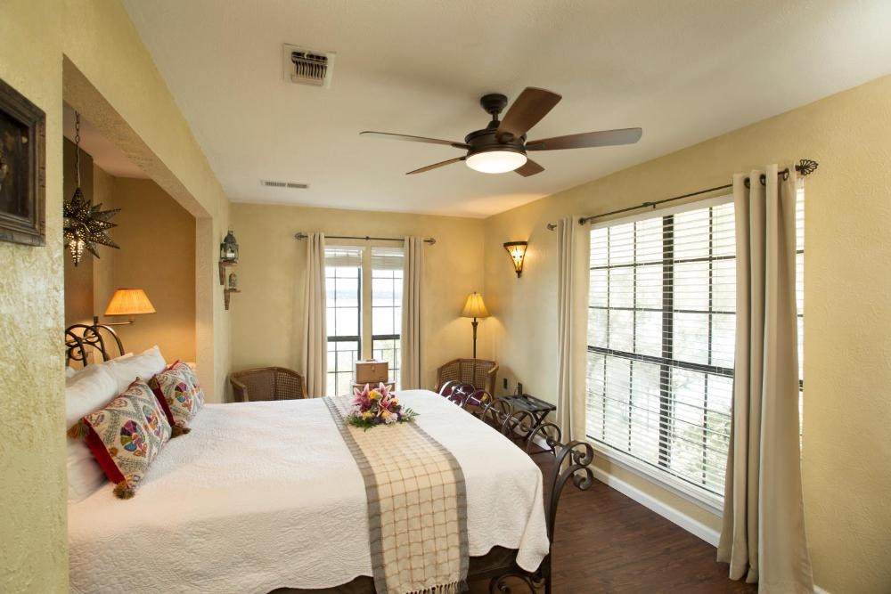 Lakehouse Bed and Breakfast Image 20