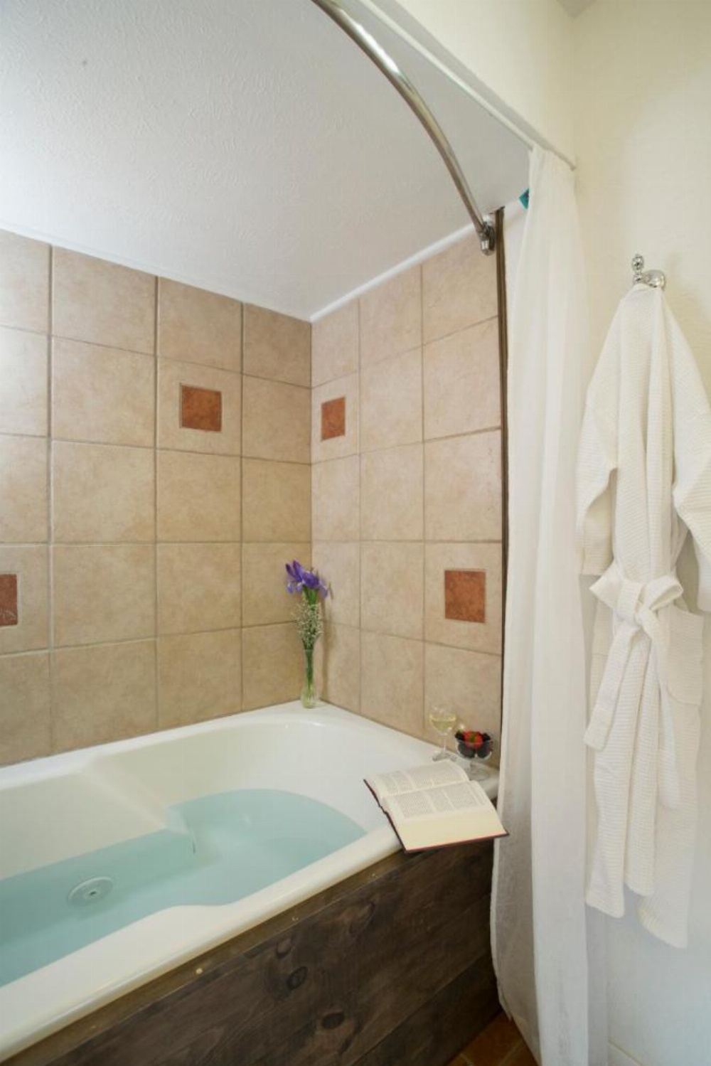 Lakehouse Bed and Breakfast Image 22