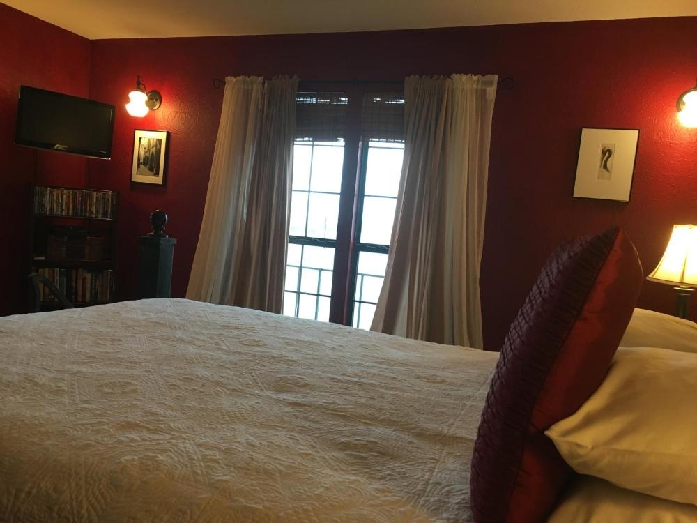 Lakehouse Bed and Breakfast Image 29