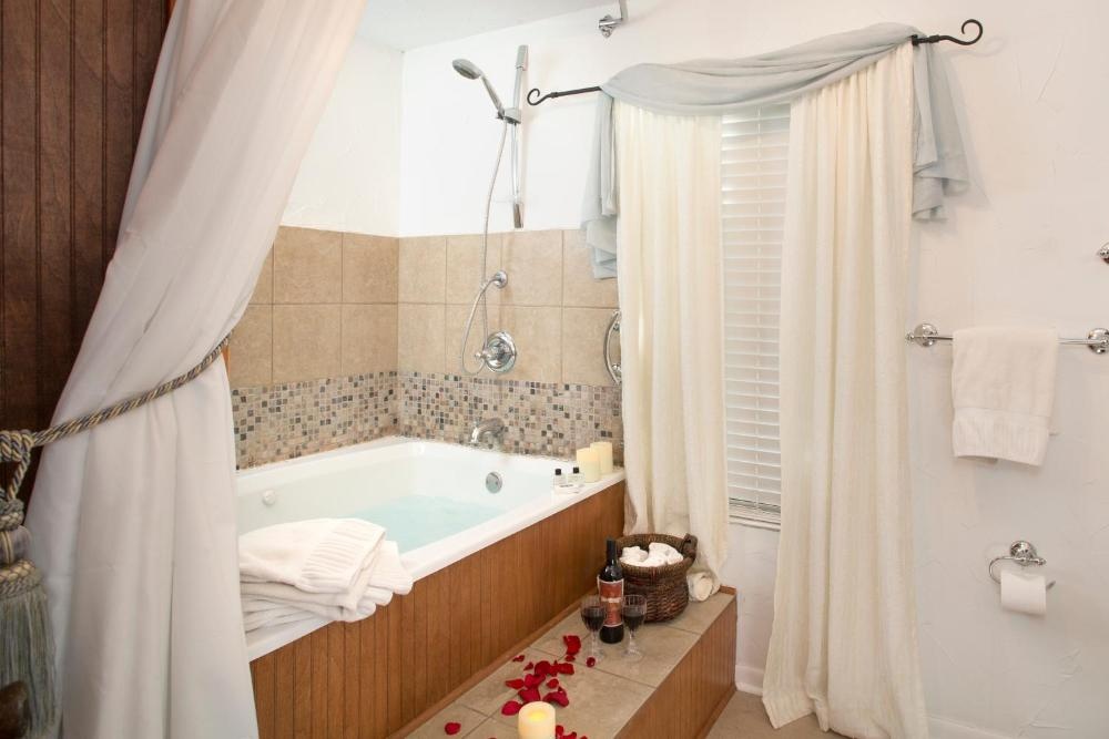 Lakehouse Bed and Breakfast Image 35
