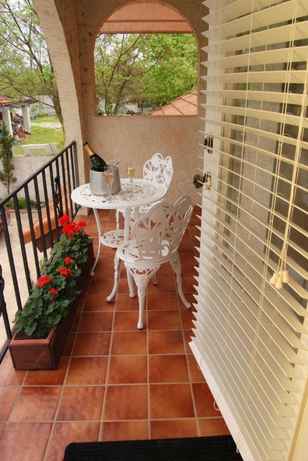 Lakehouse Bed and Breakfast Image 7